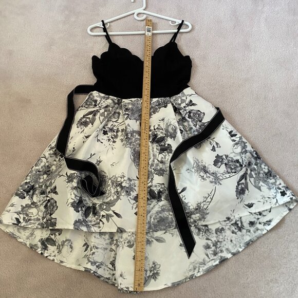 Le Chateau _ Black and White Party Dress SIZE 9 - Picture 9 of 15